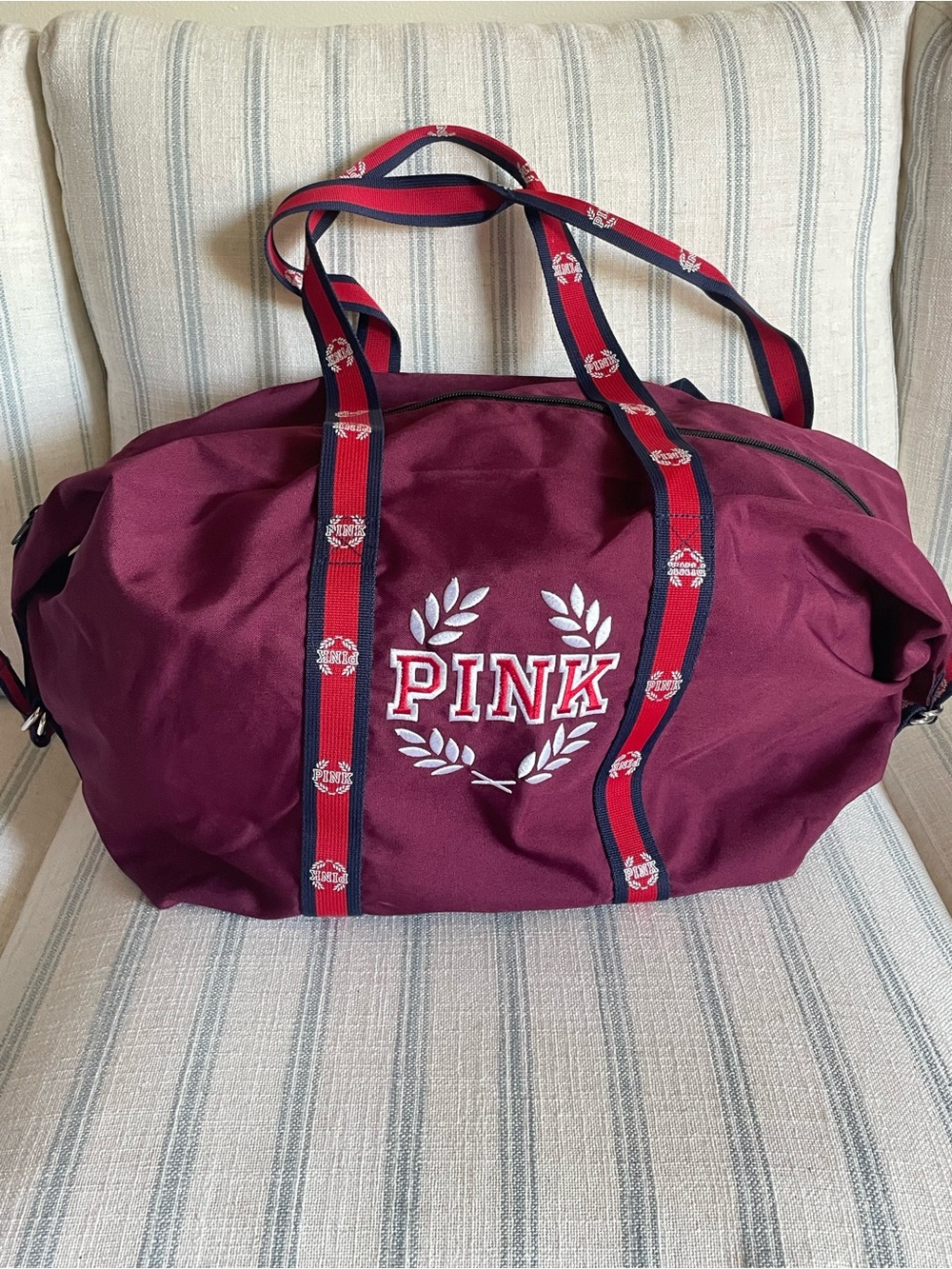 Victoria's Secret PINK Maroon Laurel Wreath Logo Duffle Bag Travel Gym Weekender